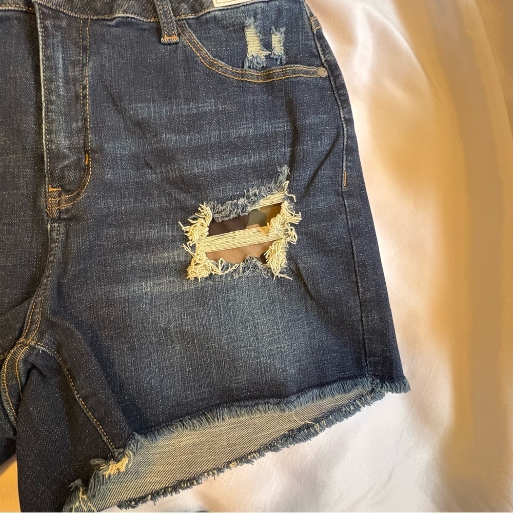 NWT Judy Blue Blue 1XL Plus Size High Waisted Distressed Jean Shorts - Picture 3 of 9